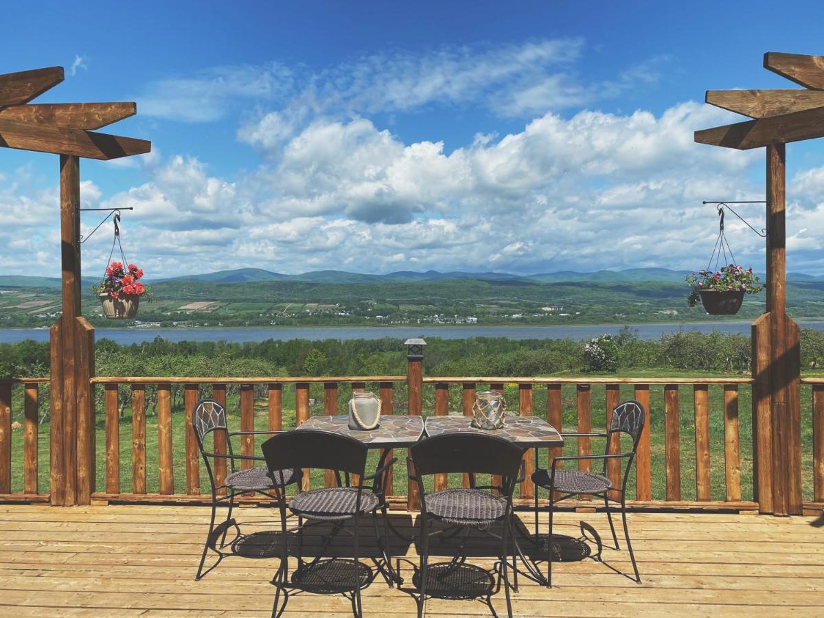 Domaine Steinbach Cidrerie, Gîte et Verger St-Pierre-de-l'Île-d'Orléans Extérieur photo