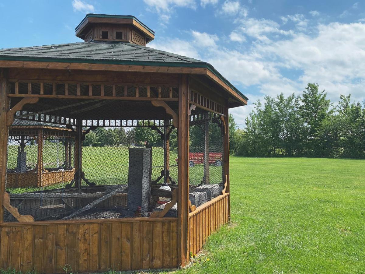 Domaine Steinbach Cidrerie, Gîte et Verger St-Pierre-de-l'Île-d'Orléans Extérieur photo