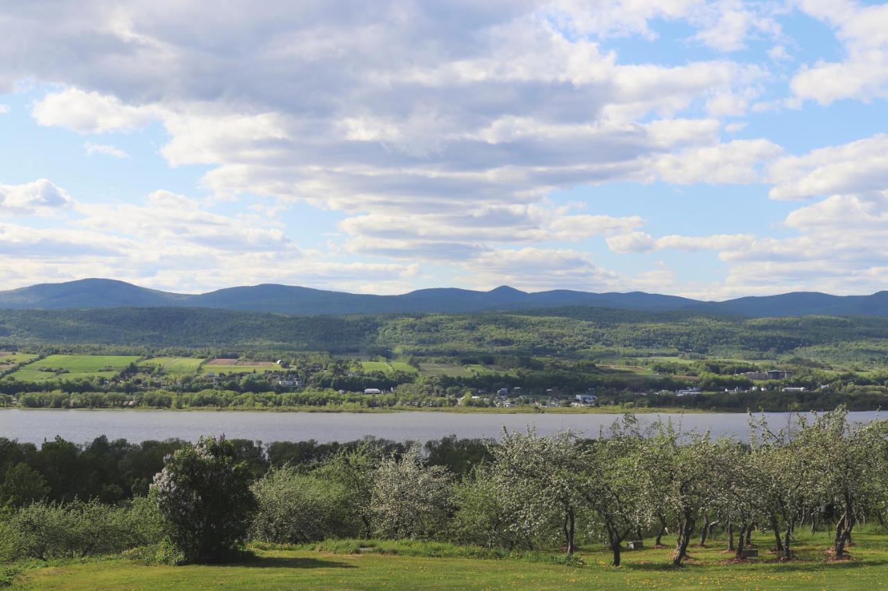 Domaine Steinbach Cidrerie, Gîte et Verger St-Pierre-de-l'Île-d'Orléans Extérieur photo