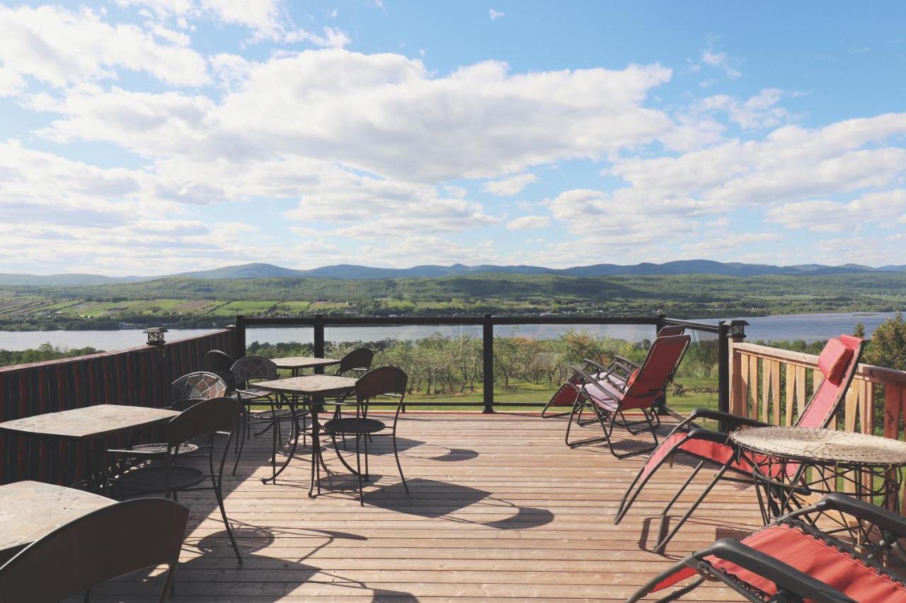 Domaine Steinbach Cidrerie, Gîte et Verger St-Pierre-de-l'Île-d'Orléans Extérieur photo